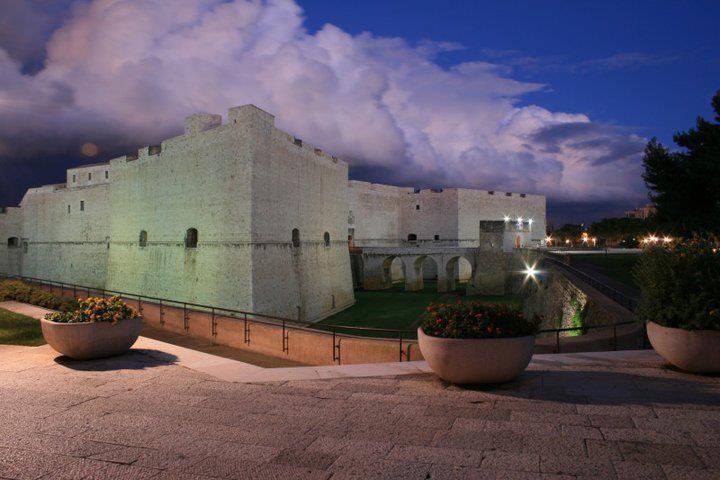 Bed And Breakfast Charming House Barletta Exteriör bild