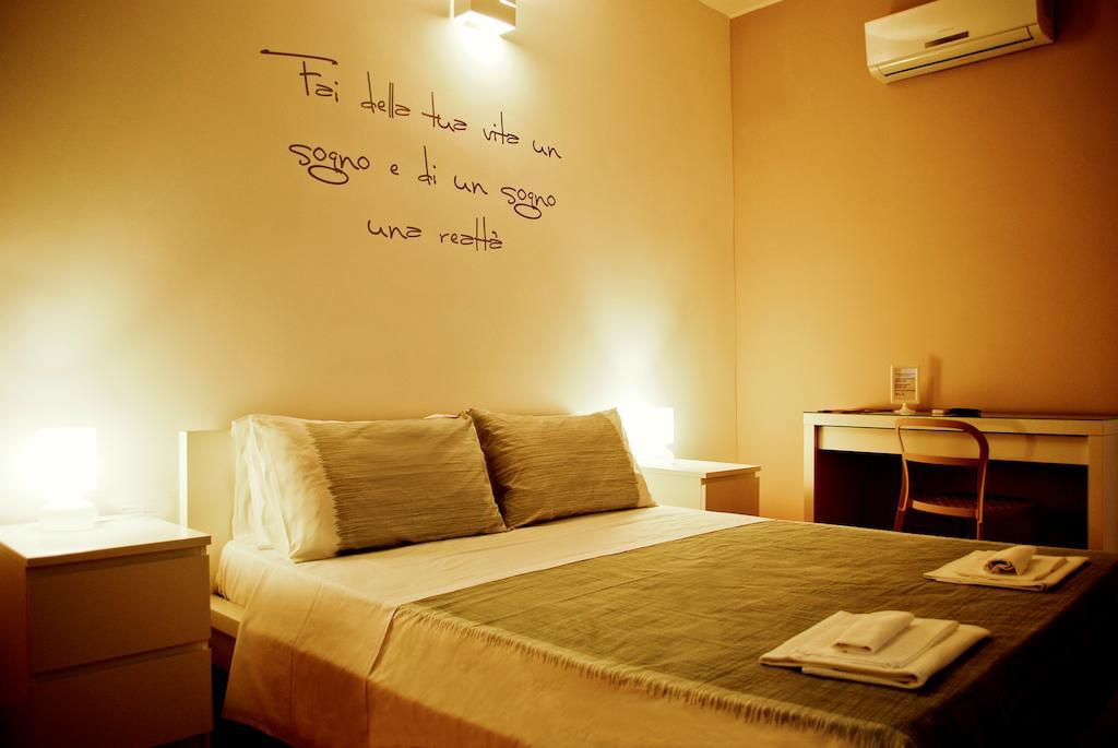 Bed And Breakfast Charming House Barletta Rum bild